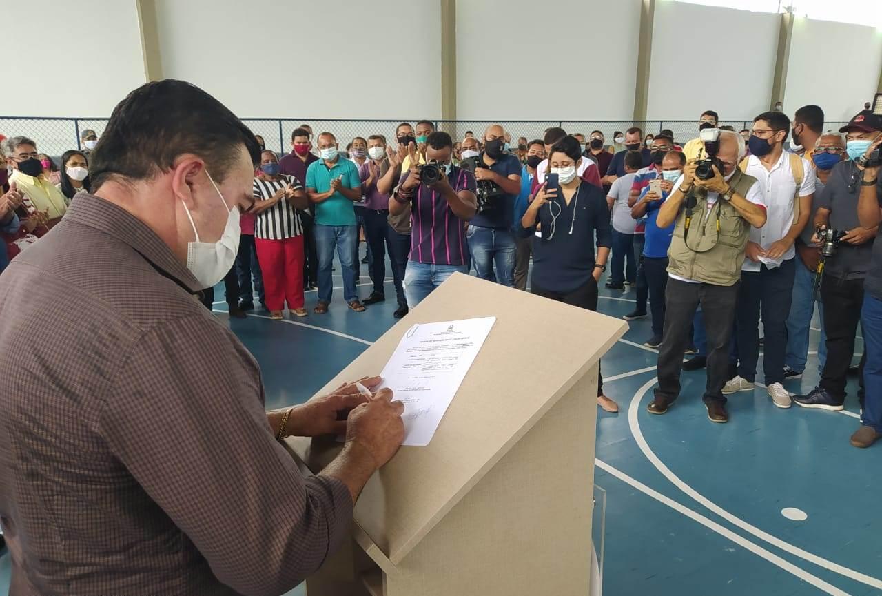 Prefeito de Bacabal participa de entrega e vistoria de obras ao lado do secretário de Estado da Educação