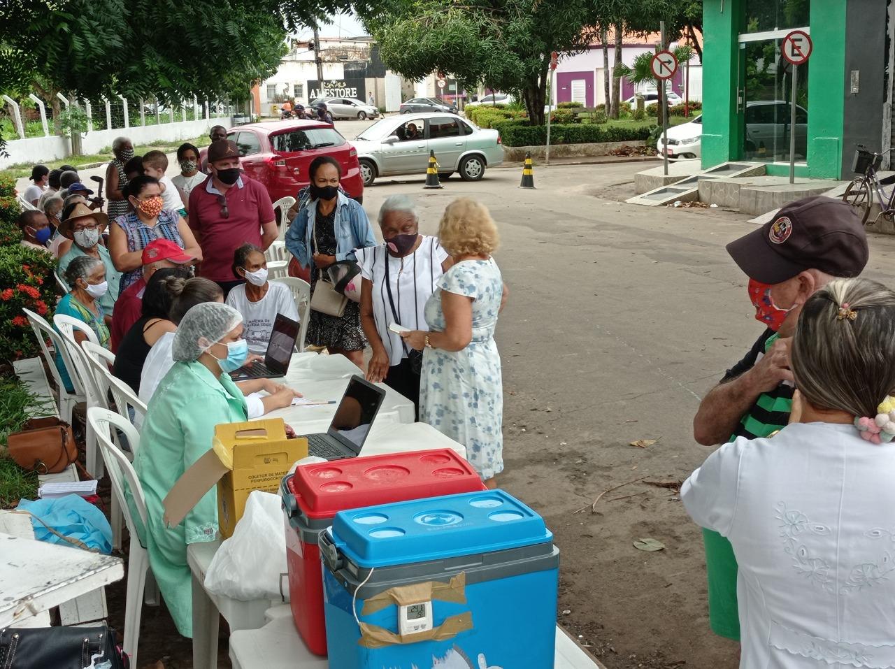 Vacinação em Bacabal alcança idosos a partir de 80 anos em sistema de Drive Thru