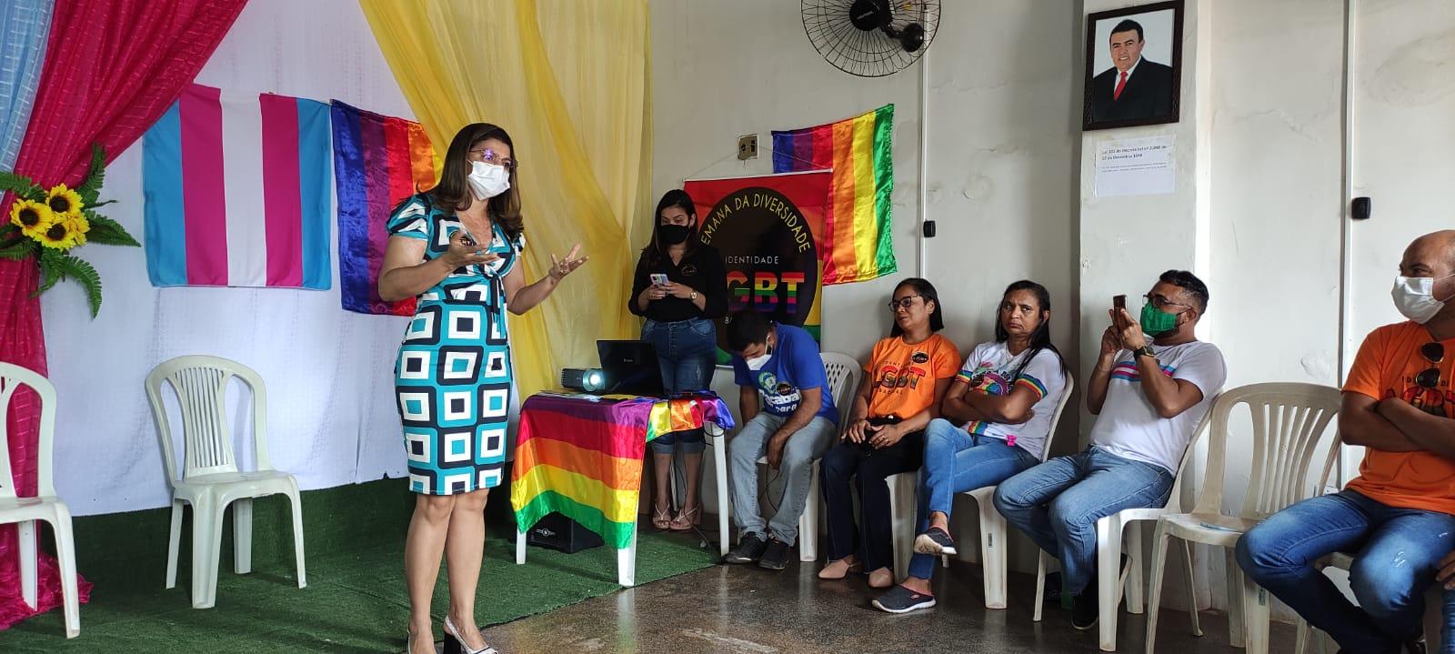 Grupo LGBT promove palestras em parceria com a Secretaria da Mulher