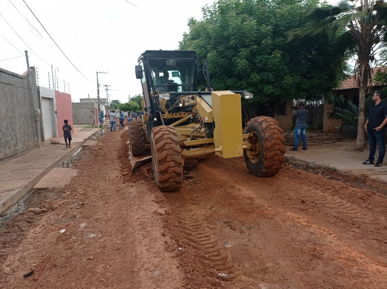 Prefeito Edvan Brandão vistoria obras de infraestrutura na Terra do Sol e povoado Sincorá