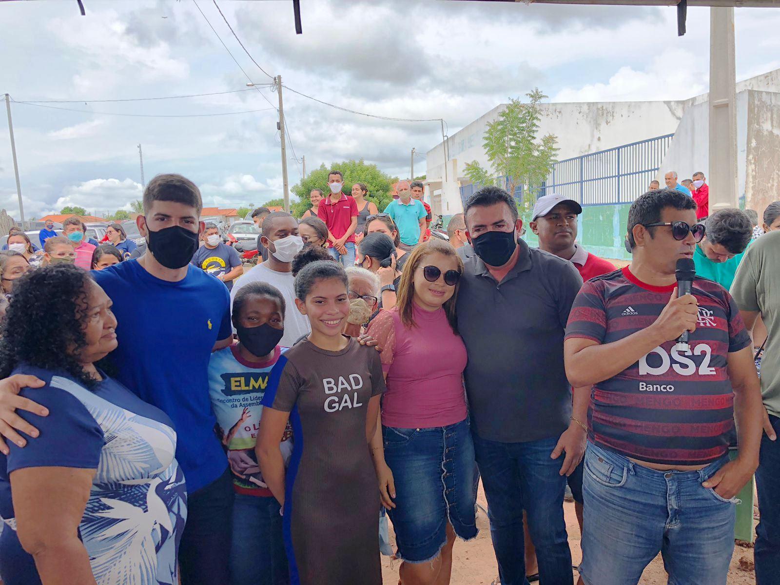 Moradores do Parque São José Operário comemoram inauguração de poço artesiano