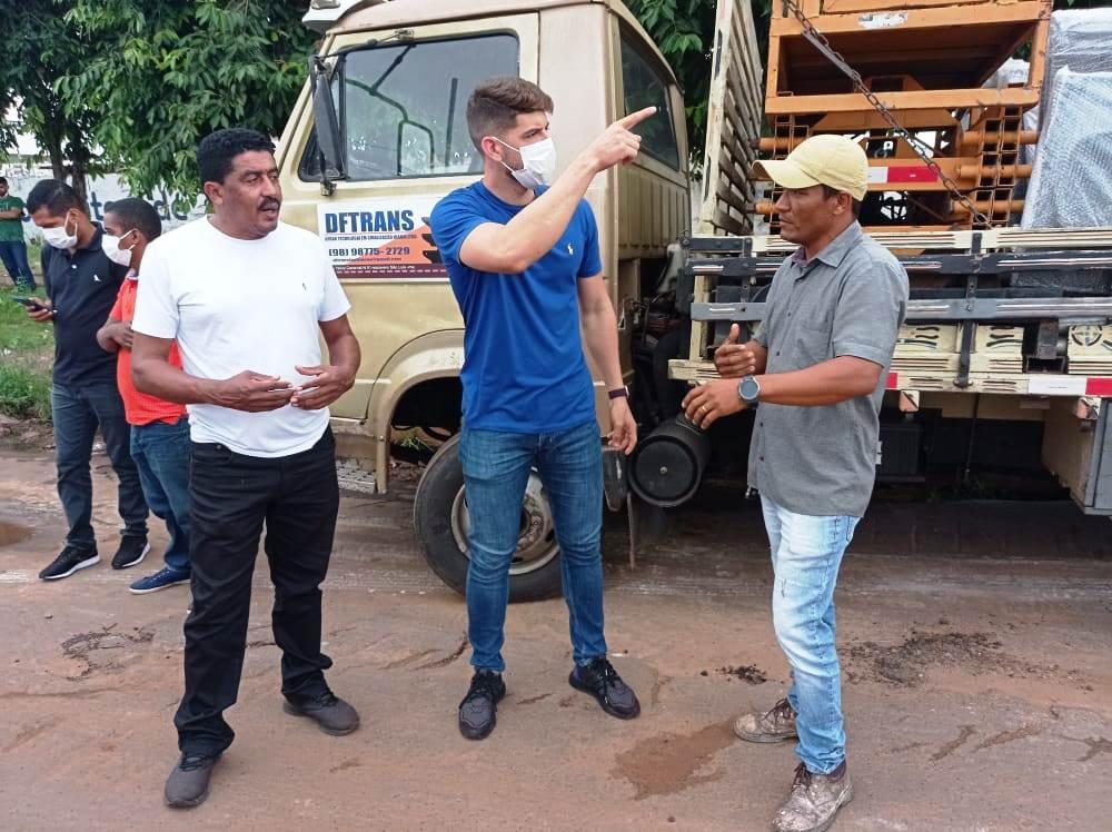 Iniciada a instalação de semáforos e sinalização  no perímetro da BR-316 que dá acesso á Estrada da Bela Vista e ao Supermercado Mateus