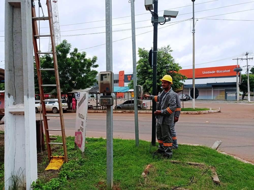 Iniciada a instalação de semáforos e sinalização  no perímetro da BR-316 que dá acesso á Estrada da Bela Vista e ao Supermercado Mateus