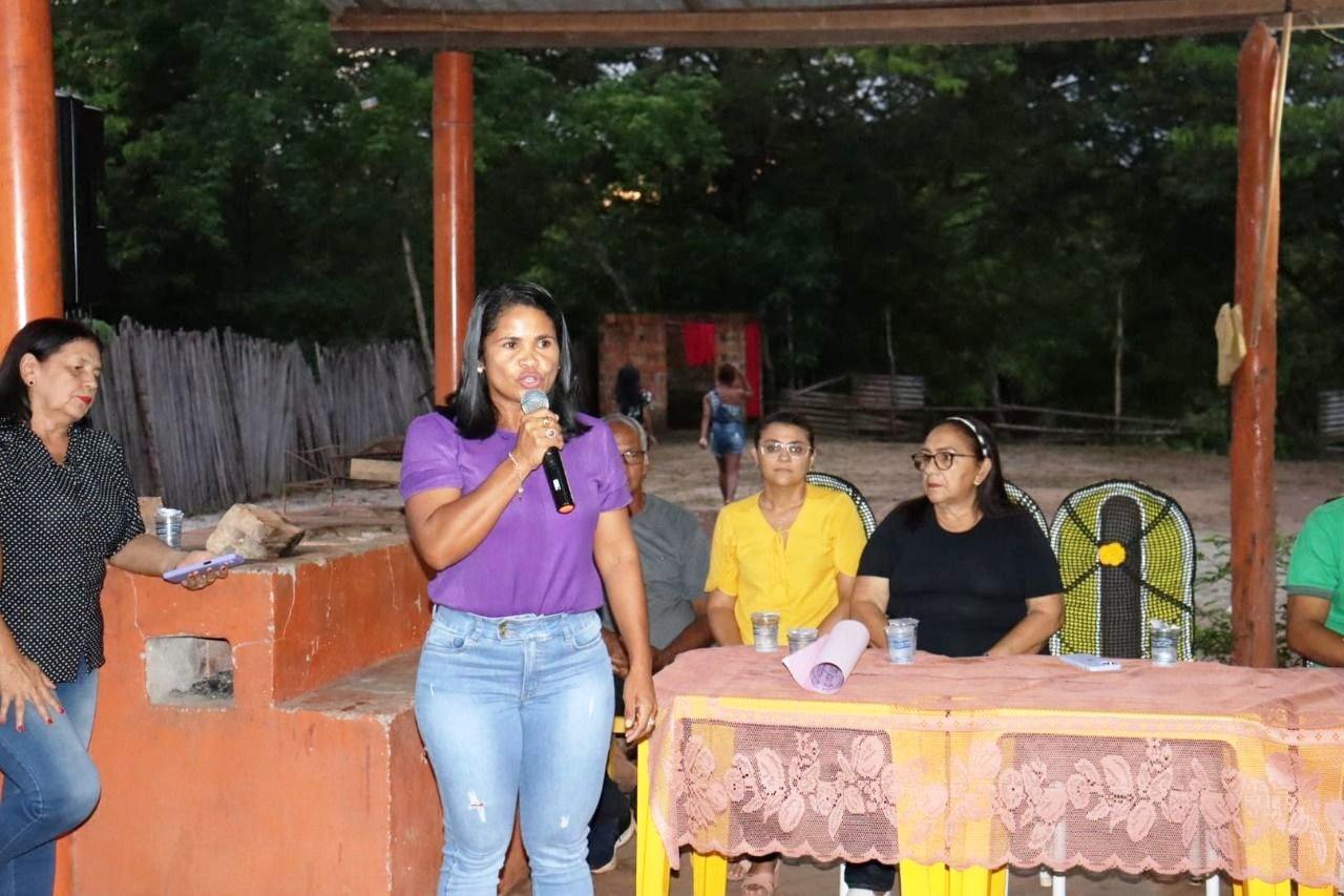 Prefeitura destina ônibus escolar para atender os estudantes dos povoados Prainha e Bom Jesus