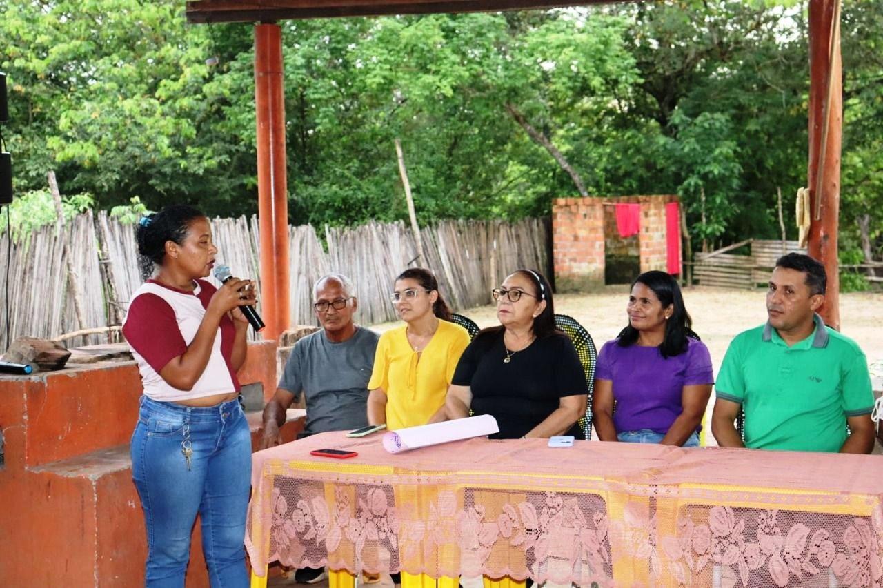 Prefeitura destina ônibus escolar para atender os estudantes dos povoados Prainha e Bom Jesus